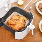 50 Adet Air Fryer Pişirme Kağıdı Tek Kullanımlık Hava Fritöz Yağ Geçirmez Yapışmaz Gıda Pişirme Kağıdı Delikli Kare Model - Görsel 2