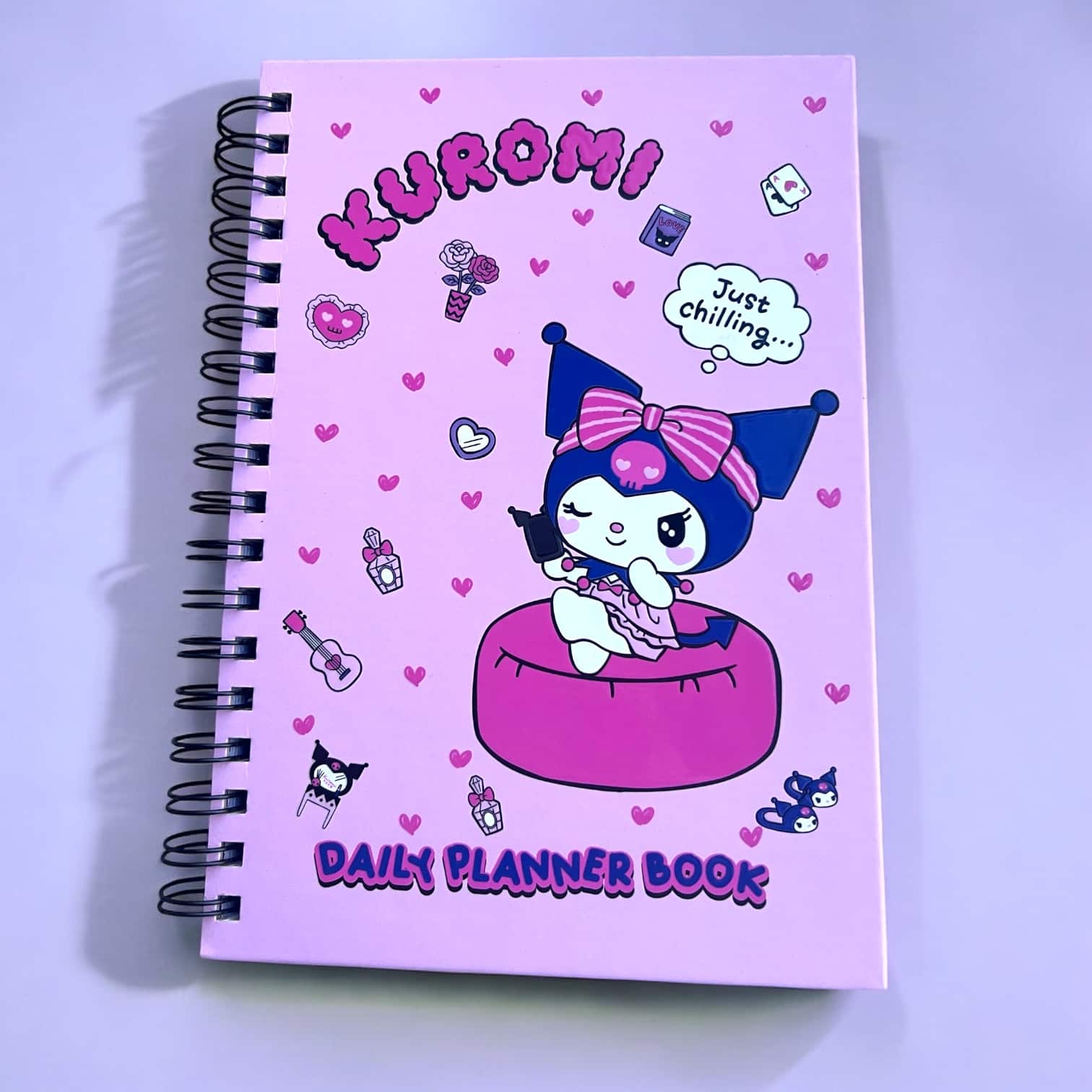kuromi-nin-sihirli-dunyasi-planner-defteri-pembe-ve-eglenceli-gunluk-planlama-defteri-ve-5-sayfa-sticker-seti-2228.jpg Kuromi'nin Sihirli Dünyası Planner Defteri - Pembe ve Eğlenceli Günlük Planlama Defteri ve 5 Sayfa Sticker Seti - Görsel 1