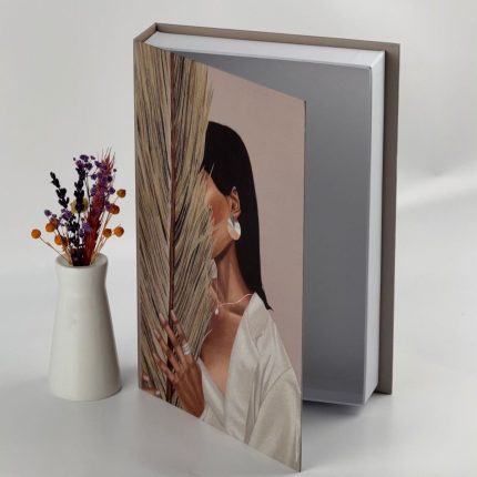 Kitap Görünümlü Dekoratif Kutu kahverengi kapak açık