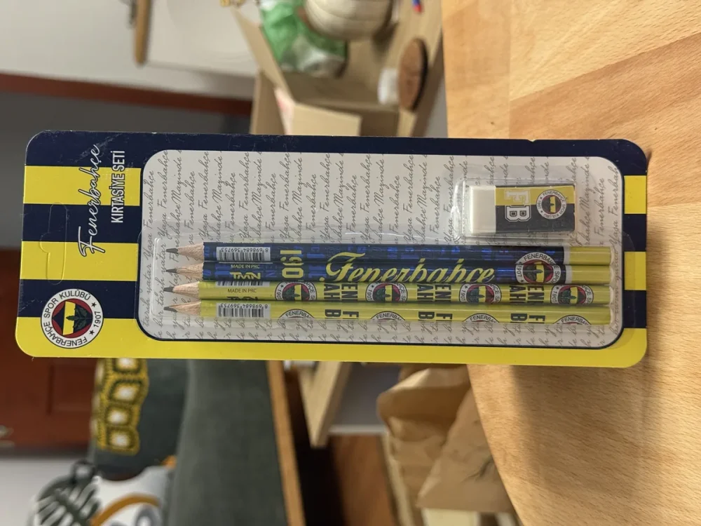 Fenerbahçe Lisanslı Dörtlü Kurşun Kalem ve Silgi Seti – Sarı Lacivert - Görsel 6