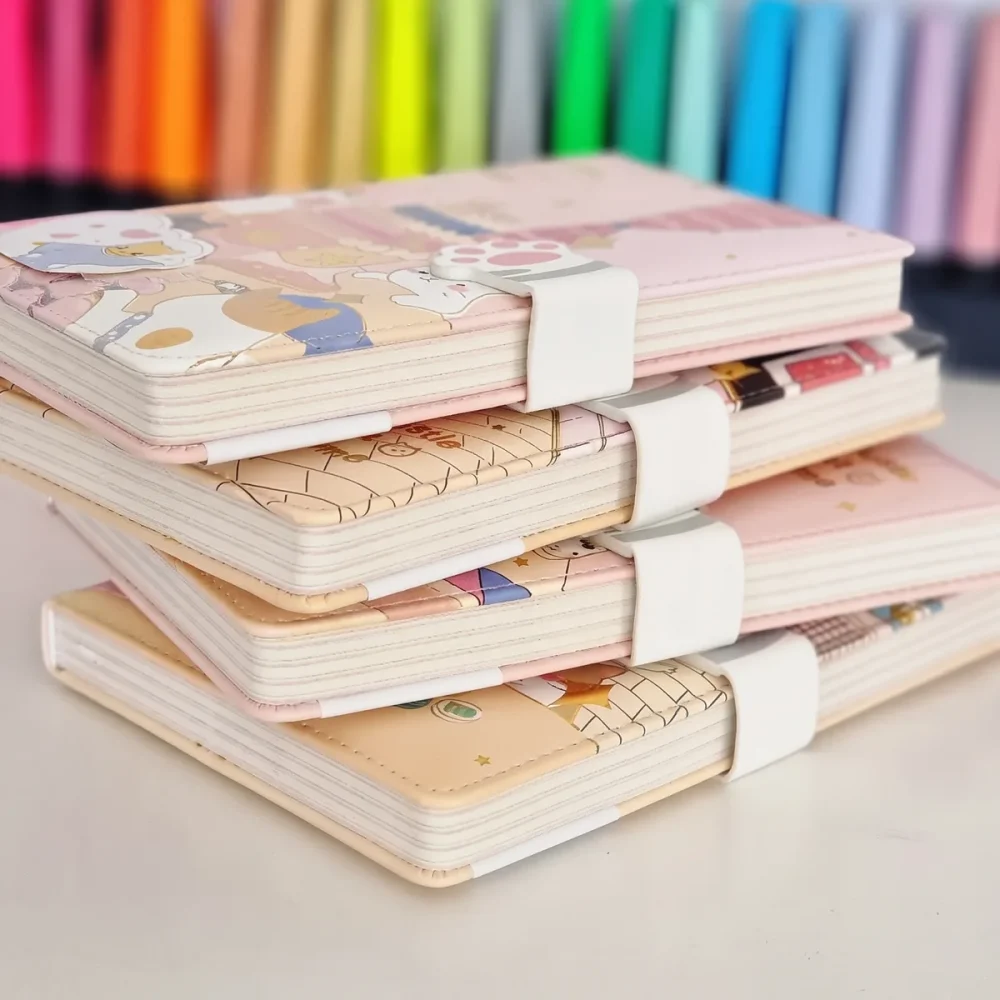 Sevimli Kediler Tasarımlı Patili Manyetik Klipsli Defter – Renkli Sayfalı Günlük - Görsel 2